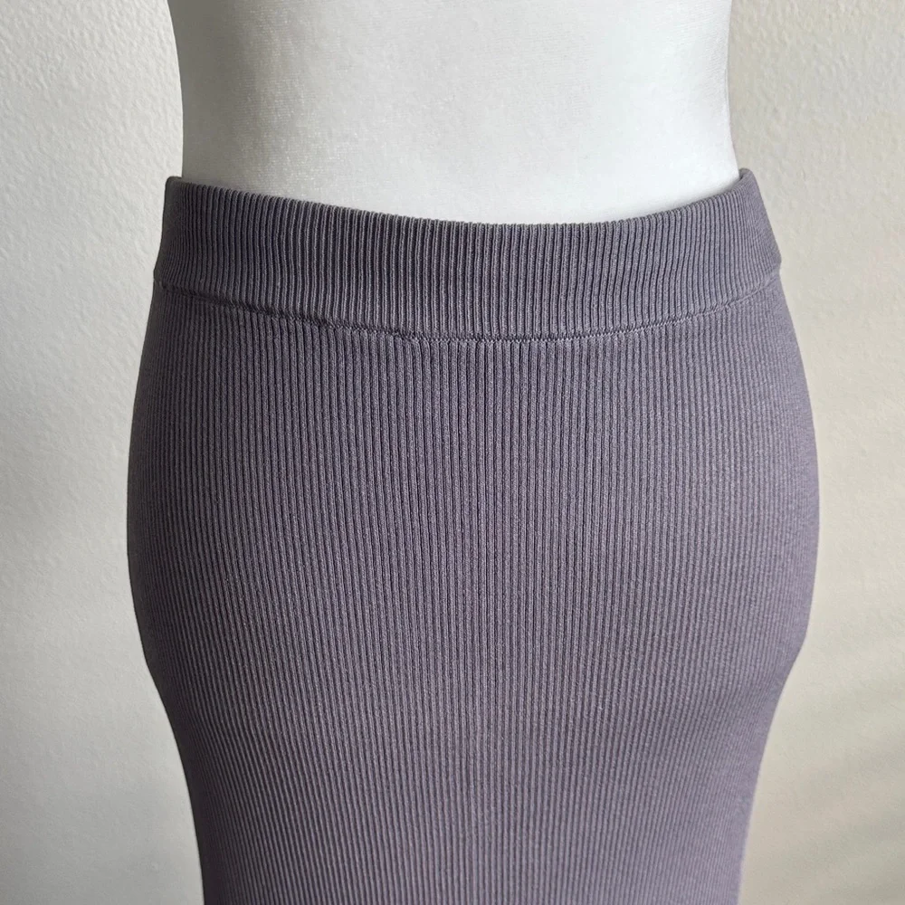 Zara Gray Women's ribbed knit Skirt - Picture 2 of 5